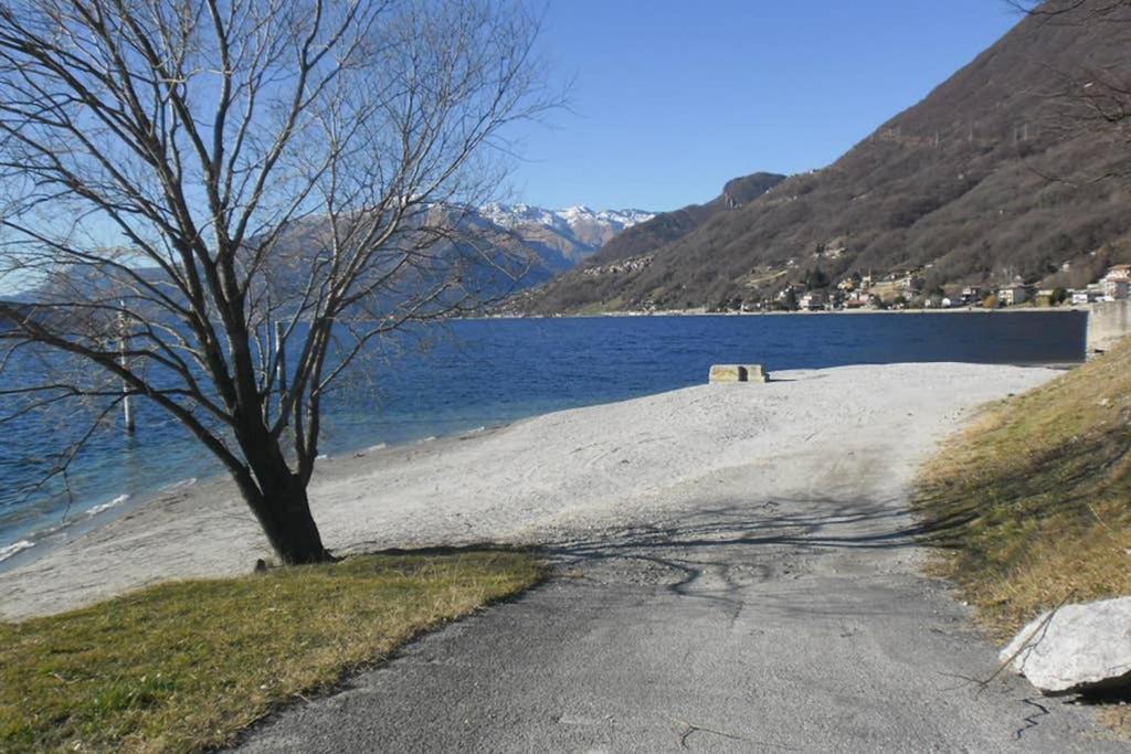 Favoloso Appartamento Fronte Lago, جيرا لاريو المظهر الخارجي الصورة